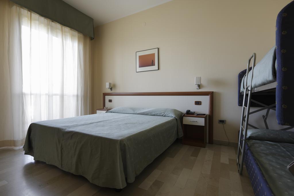 Hotel Continental Fano Zimmer foto