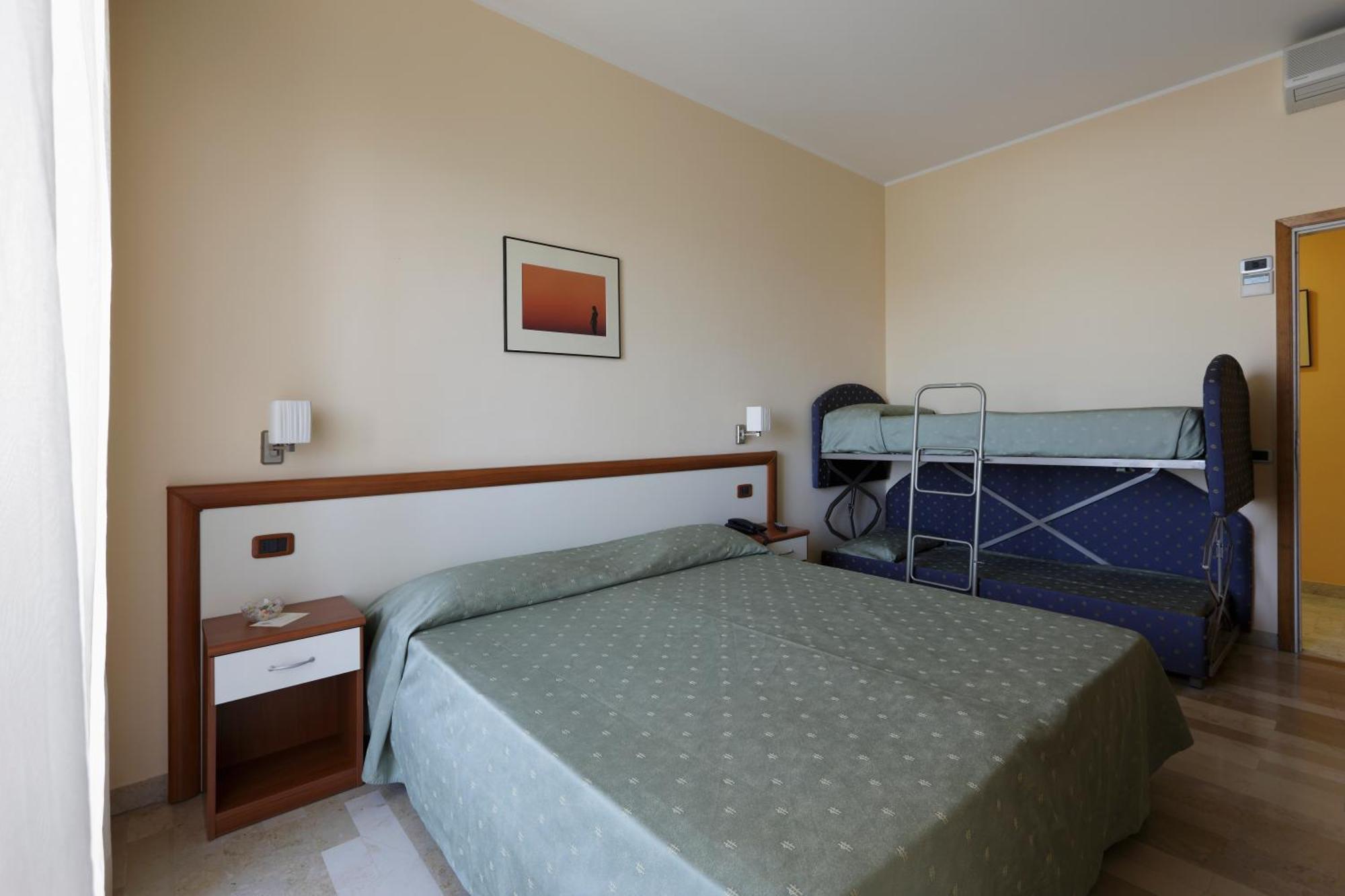 Hotel Continental Fano Zimmer foto