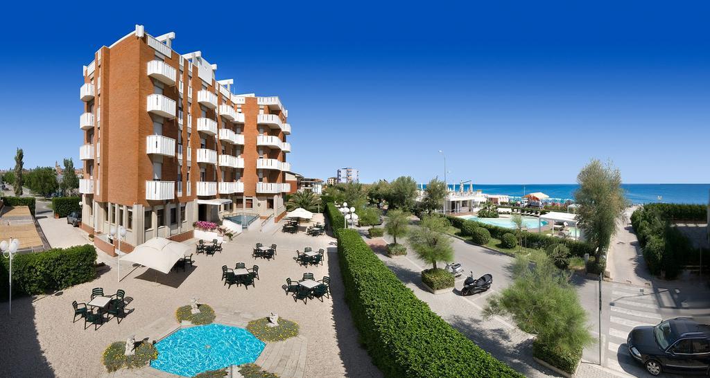 Hotel Continental Fano Exterior foto
