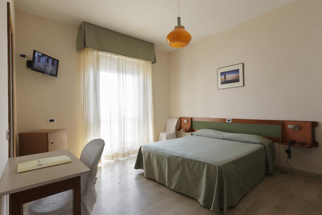 Hotel Continental Fano Zimmer foto